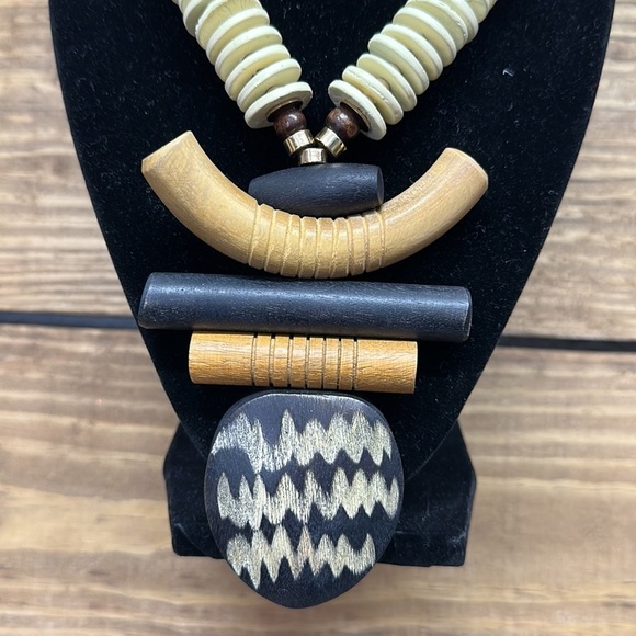 Cato Necklace - Picture 2 of 9